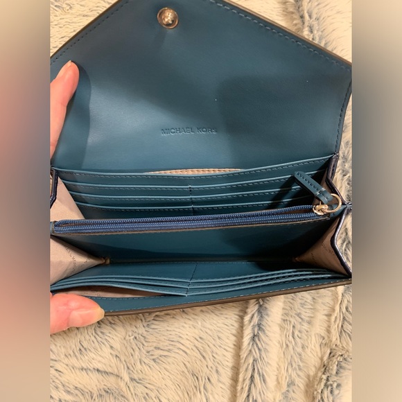 💎 MICHAEL KORS JET SET TRAVEL LARGE LOGO ENVELOPE CONTINENTAL WALLET IN TEAL💎 - Picture 3 of 8